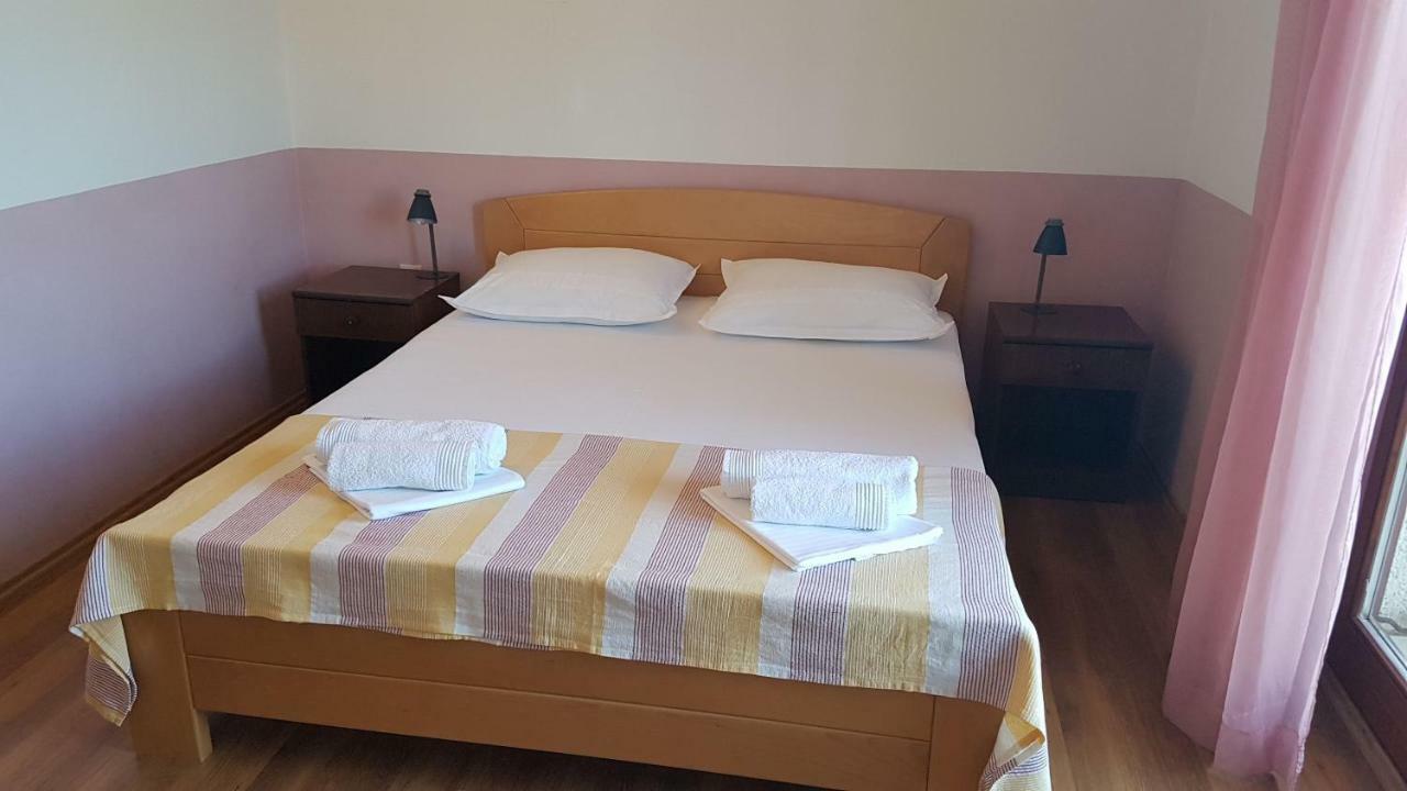 Apartments And Room Caric Елса Экстерьер фото