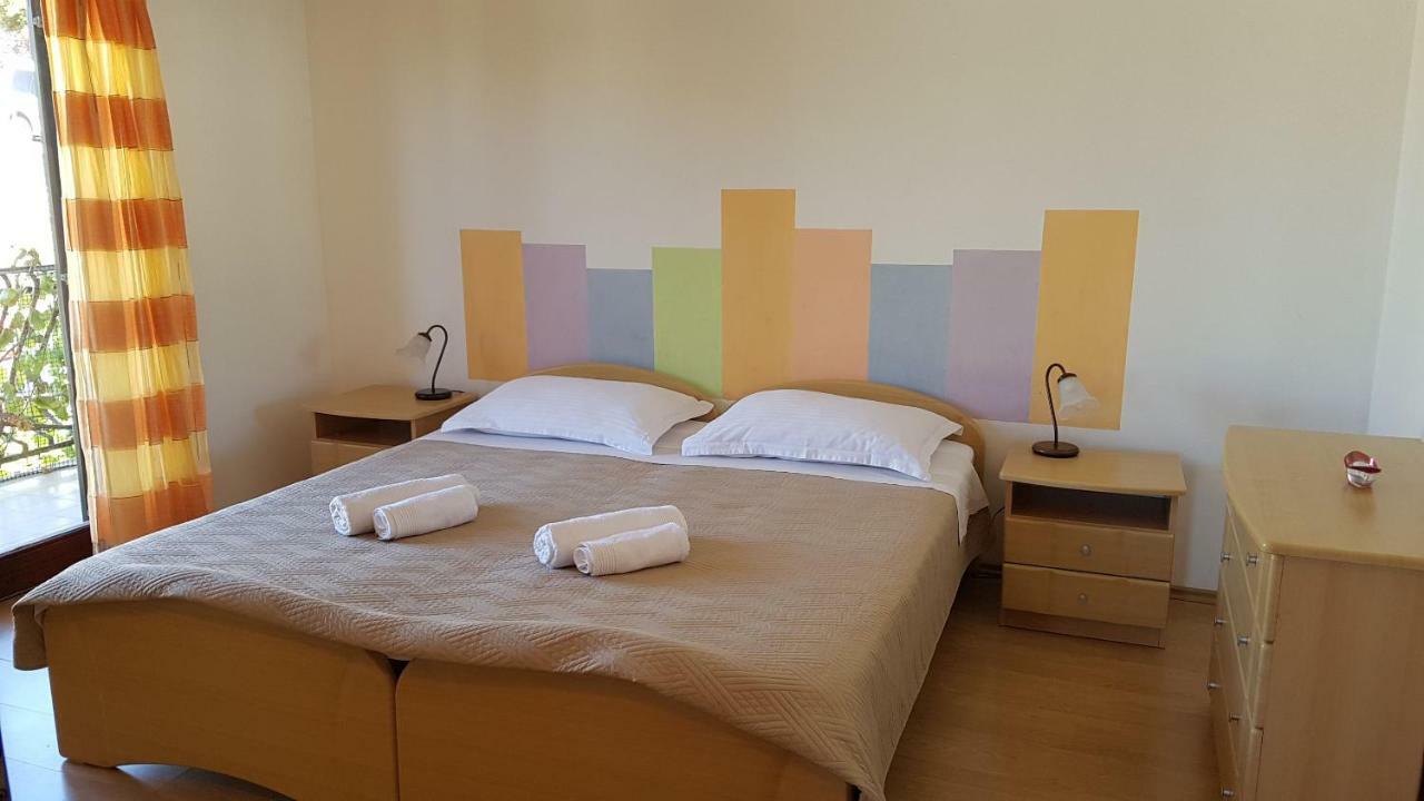 Apartments And Room Caric Елса Экстерьер фото